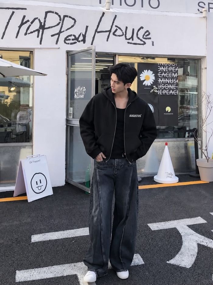 AUGUSTUS Streetwear Look - Trapped House