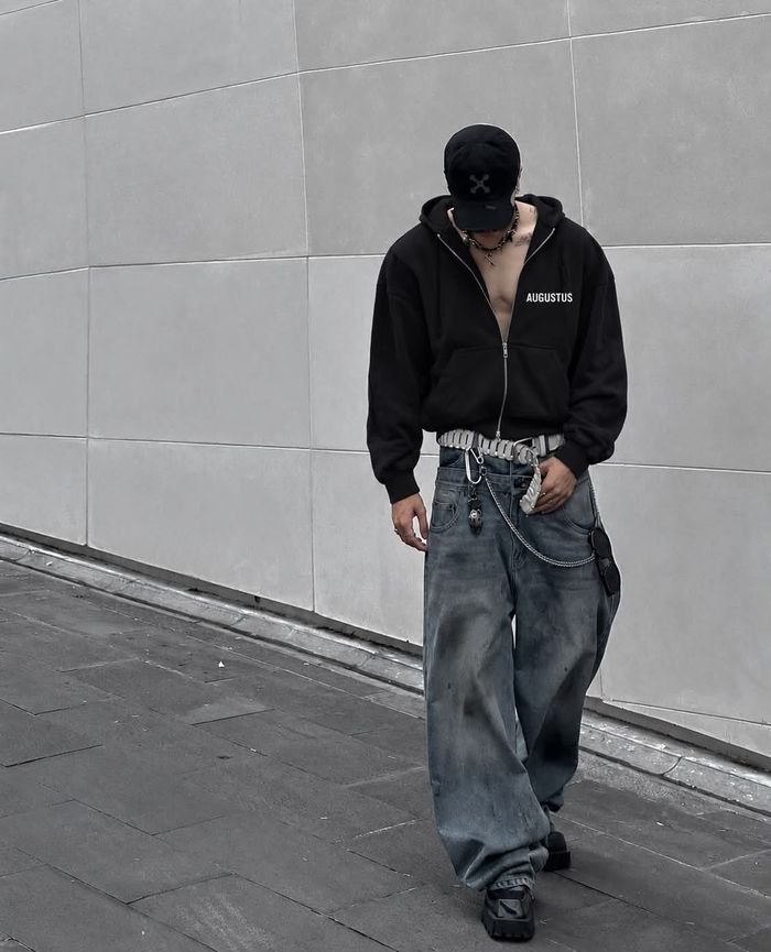 AUGUSTUS Streetwear Look - Urban Walk